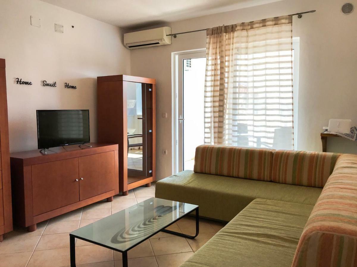 Mr. Hall Apartments Barbat na Rabu Ngoại thất bức ảnh