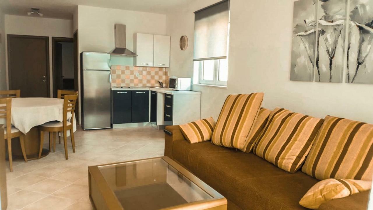 Mr. Hall Apartments Barbat na Rabu Ngoại thất bức ảnh